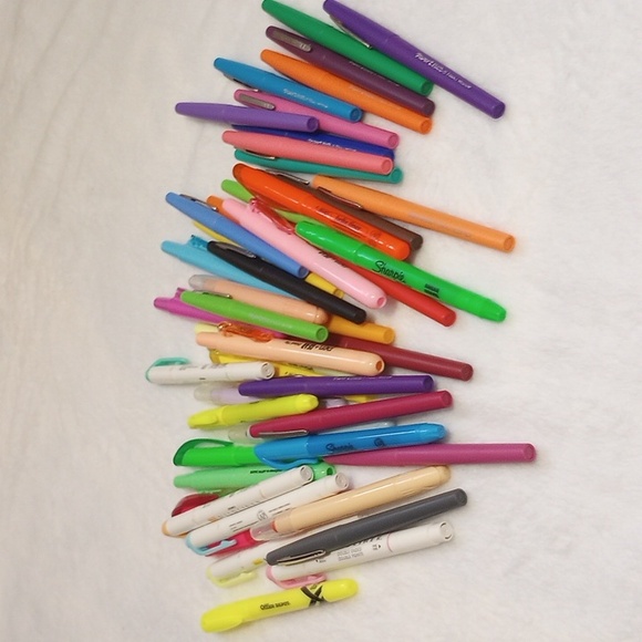 Colorful Assorted Pens bundle - Picture 2 of 3